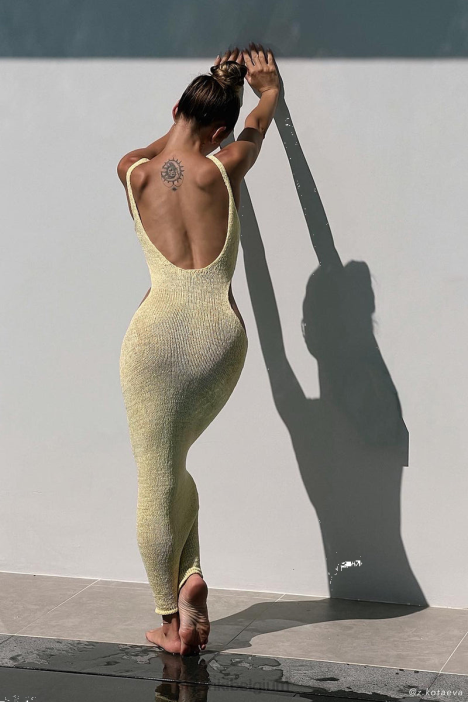 Shae gebreide midi-jurk met ronde hals Meshki citroen N4JN189 kleding